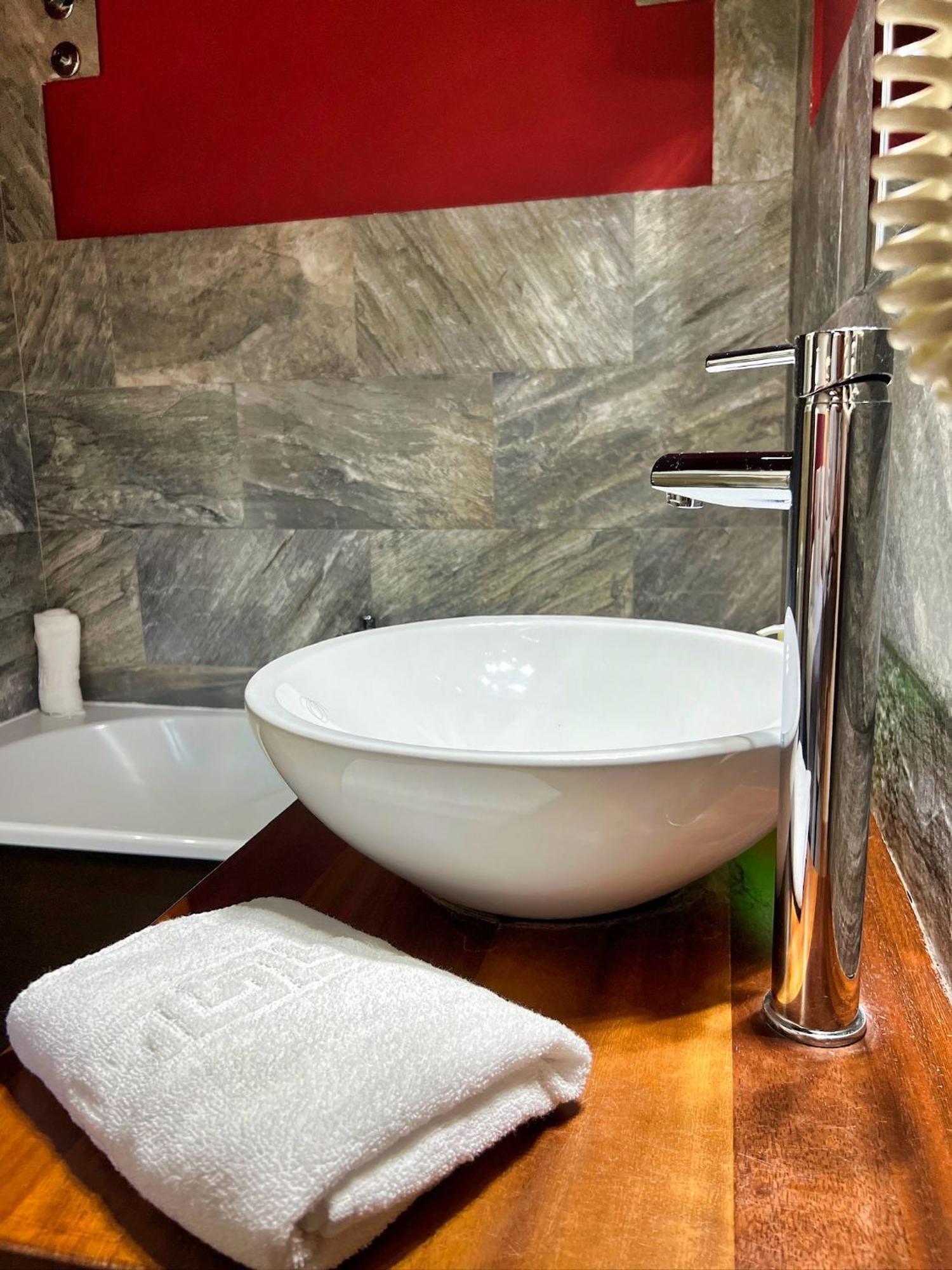 Apartamentos Spa Casco Historico De Isla - Alojateisla Luaran gambar